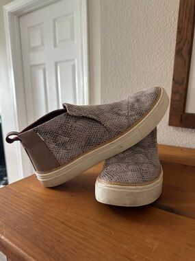 Toms Women's Taupe Snake-Print Slip-On Sneakers